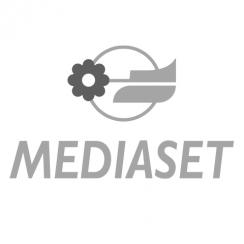 Il logo della casa di produzione Mediaset in bianco e nero