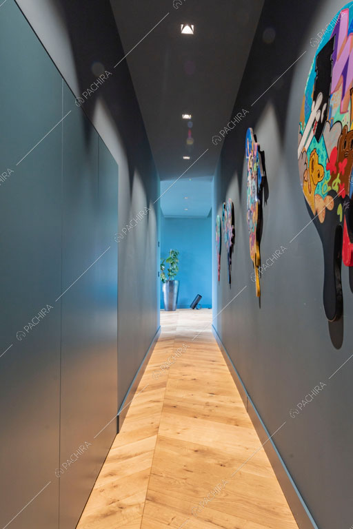 Corridoio del loft Danubio, location in stile contemporaneo a Brescia