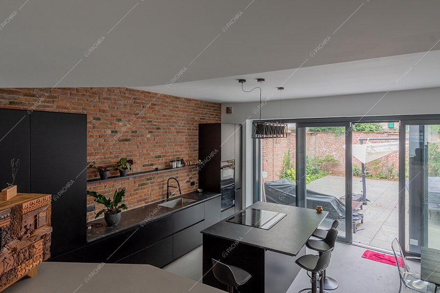 Cucina a vista del loft Ob, location in stile moderno a Milano