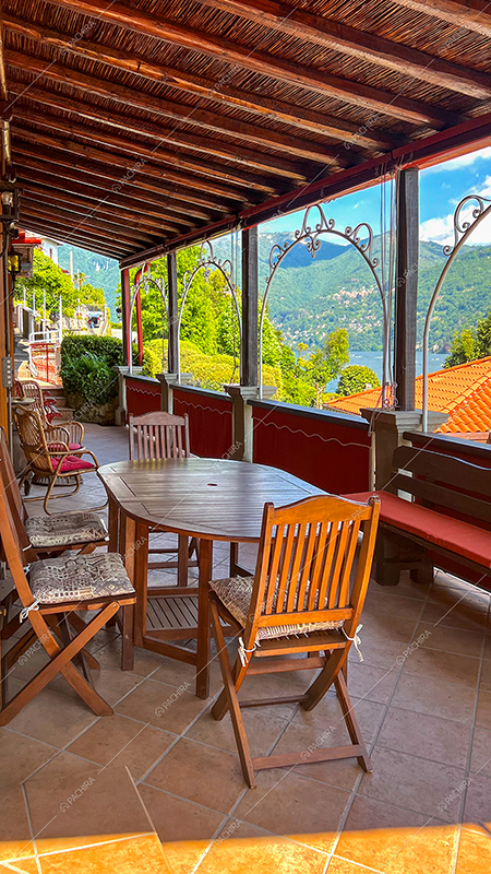 Veranda della villa Actina, location in stile rustico a Como
