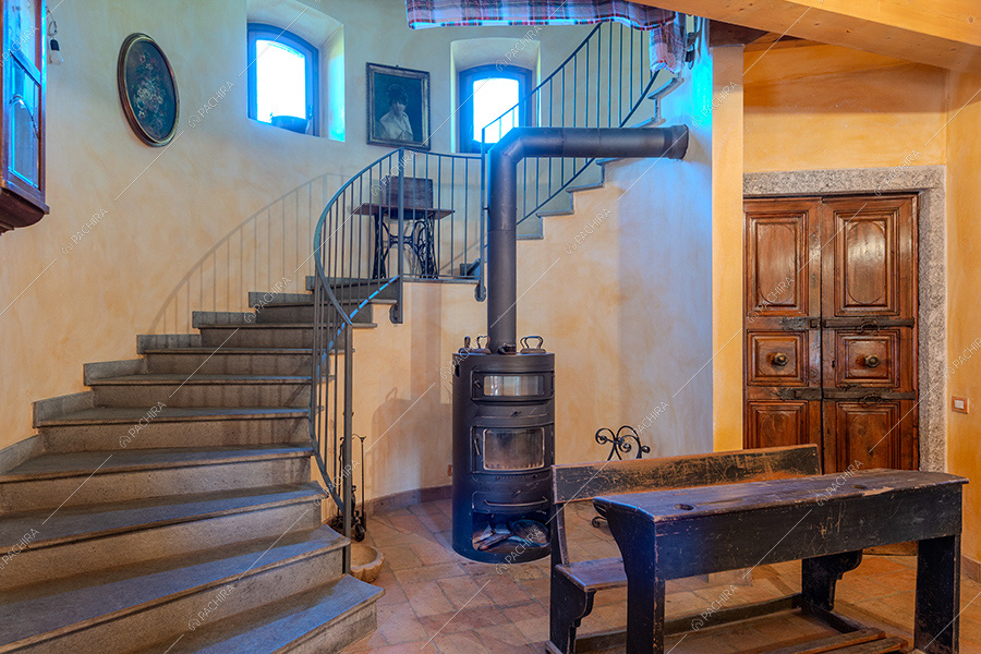 Scale della villa Rhone, location in stile rustico a Lecco