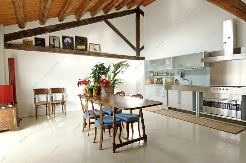 Tavolo da pranzo, cucina a parete