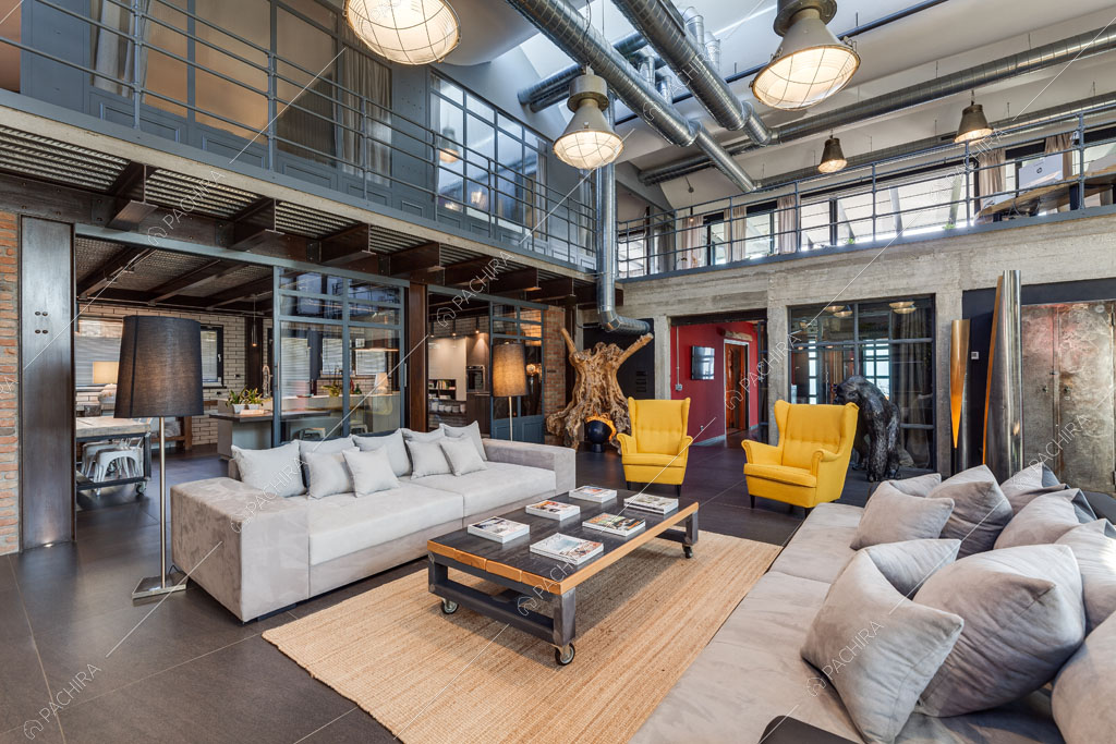Zona living del loft Argan, location in stile industriale a Roma