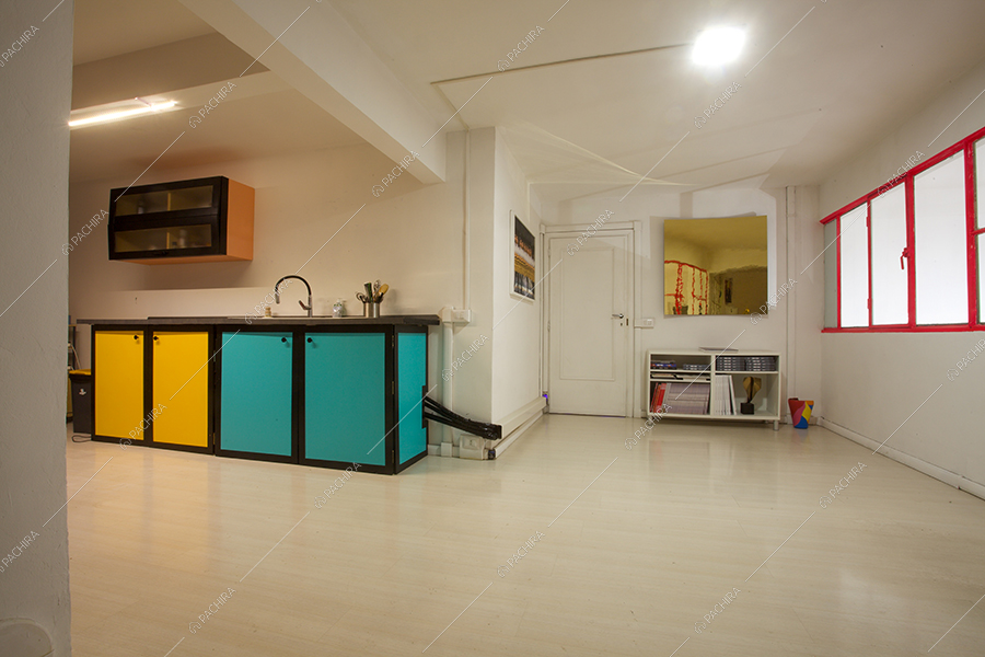 Cucina dello spazio espositivo Paranà, location in stile minimal a Roma