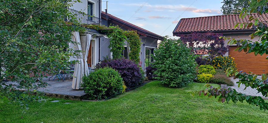 Giardino della villa Jaspis, location in stile moderno a Novara