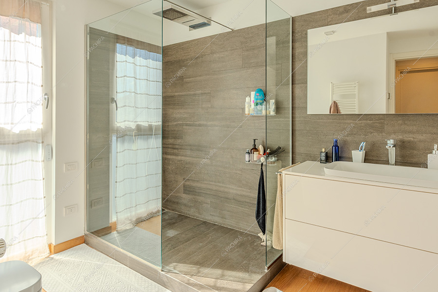 Bagno dell'appartamento Vardar, location in stile classico a Milano