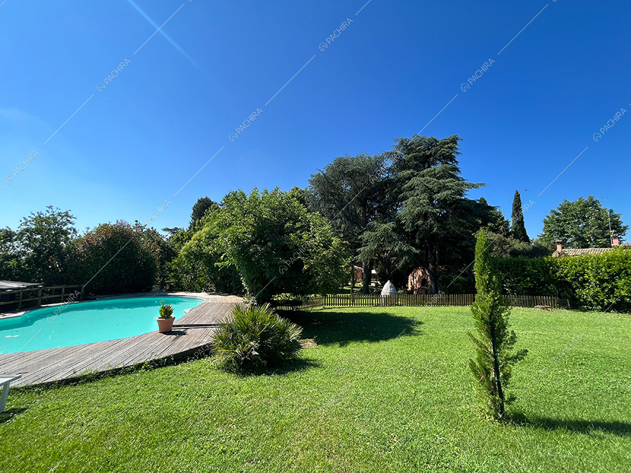 Piscina della dimora storica Elbe, location in stile classico per shooting a Roma