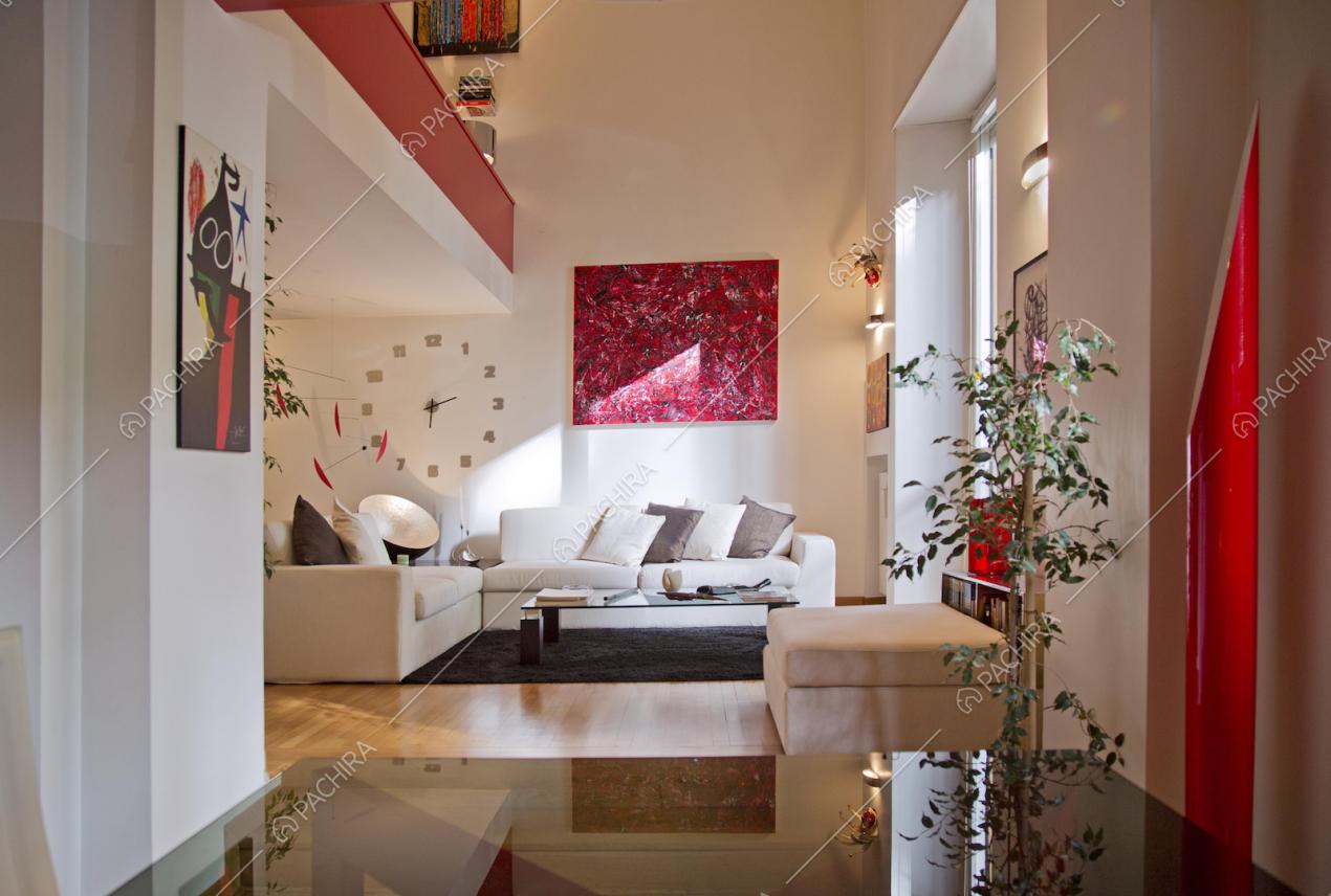 Soggiorno con pavimento in parquet
