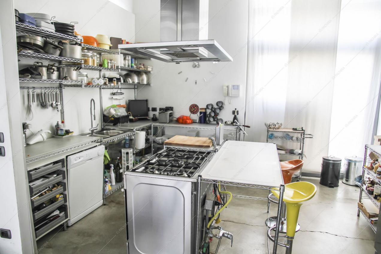 Cucina a isola con fornelli a gas