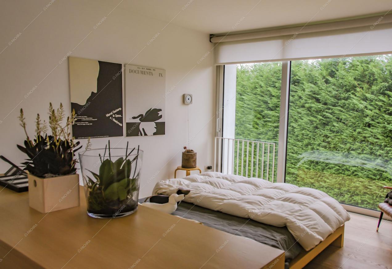 Camera da letto con vetrate