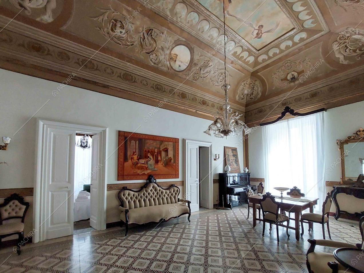 Sala dell'appartamento Ebro, location in stile liberty a Lecce
