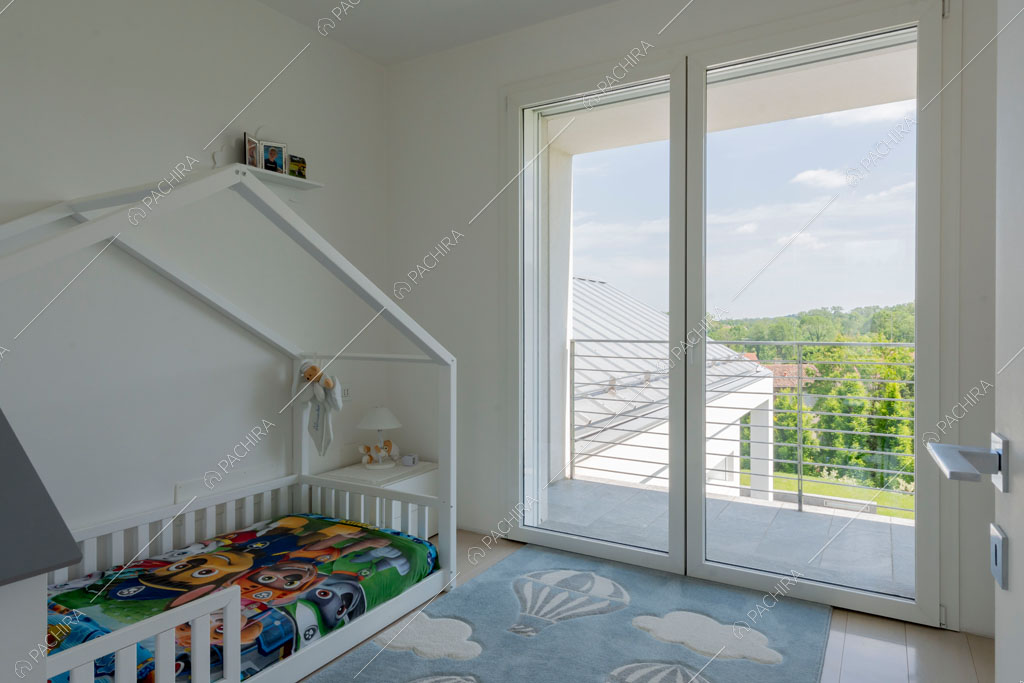 Camera dei bambini della villa Coral, location in stile contemporaneo a Como