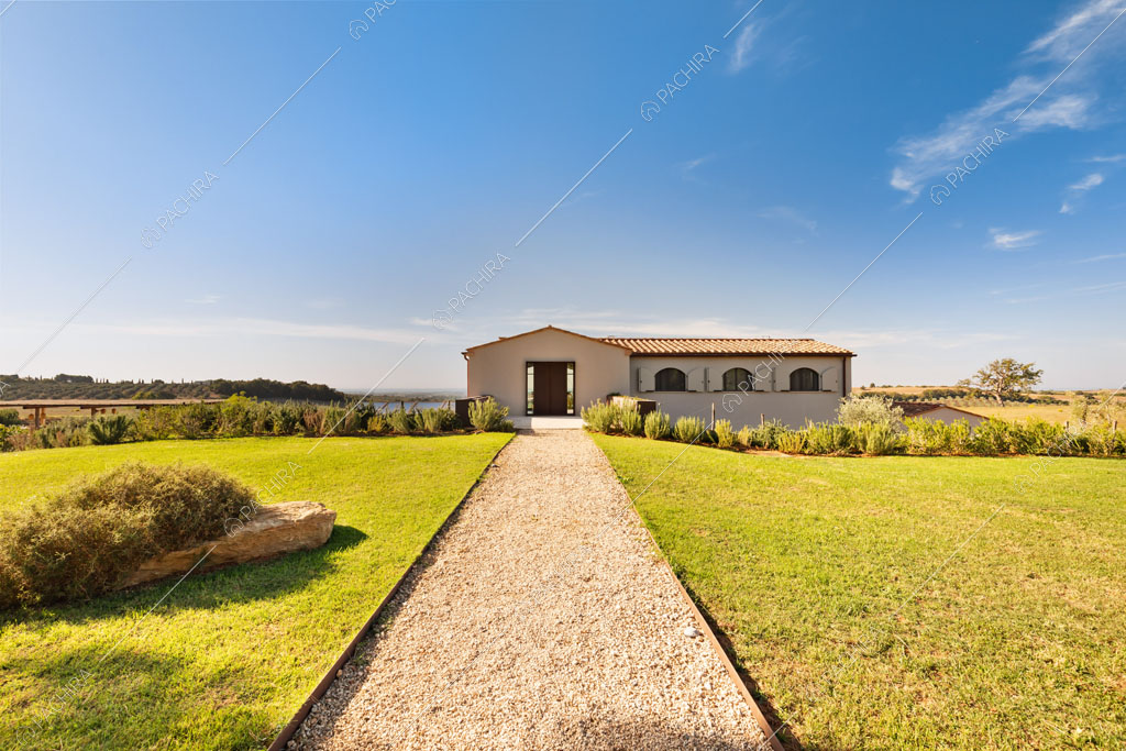 Vialetto della villa Angara, location in stile moderno a Grosseto