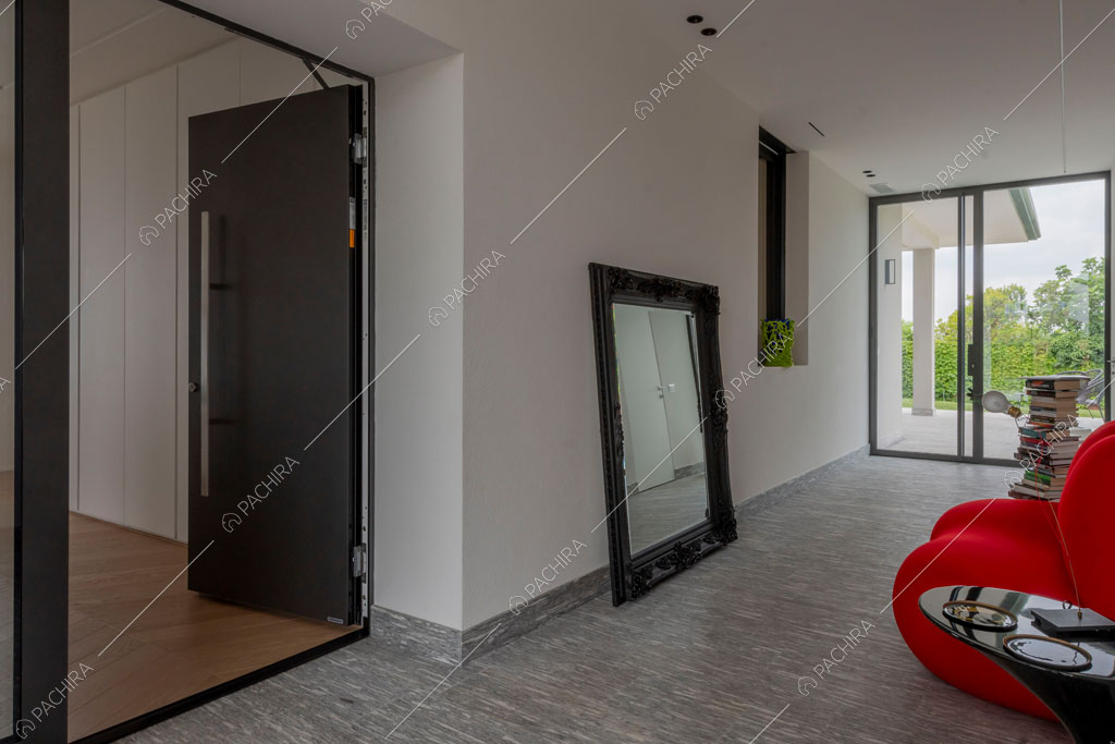 Ingresso della villa Ladoga, location in stile contemporaneo a Varese