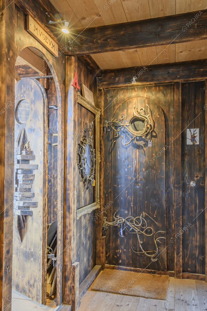 Interni in legno e porte ad arco