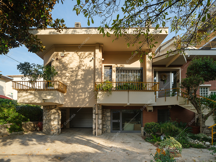 Esterni della villa Pece, location in stile moderno a Caserta