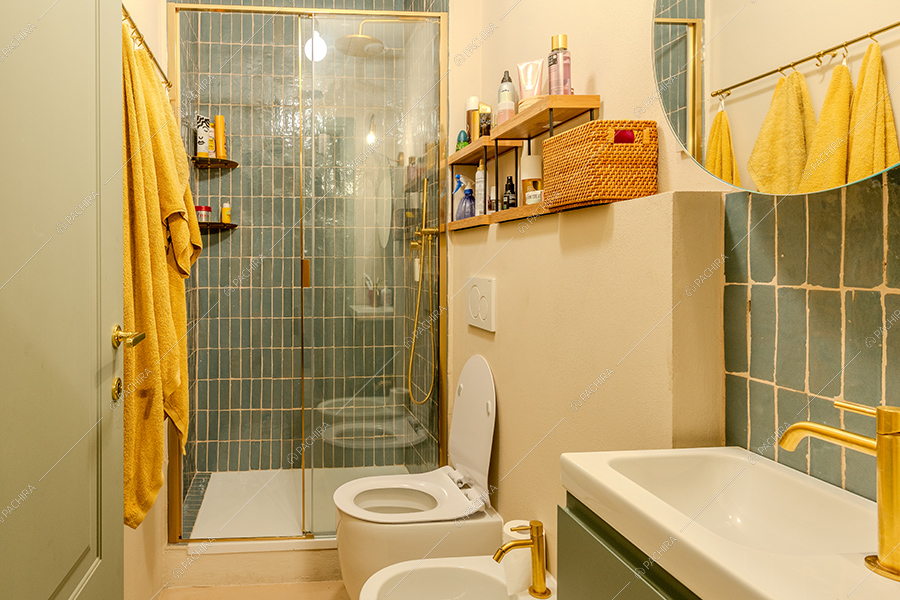 Bagno dell'appartamento Buganvilla, location in stile moderno a Milano