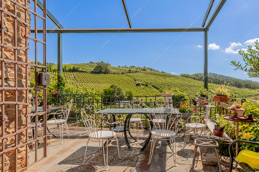 Terrazza dell'agriturismo Mistral, location in stile rustico a Pavia