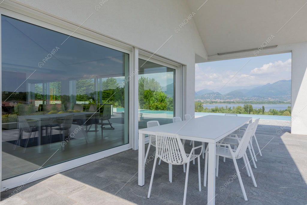 Veranda della villa Coral, location in stile contemporaneo a Como