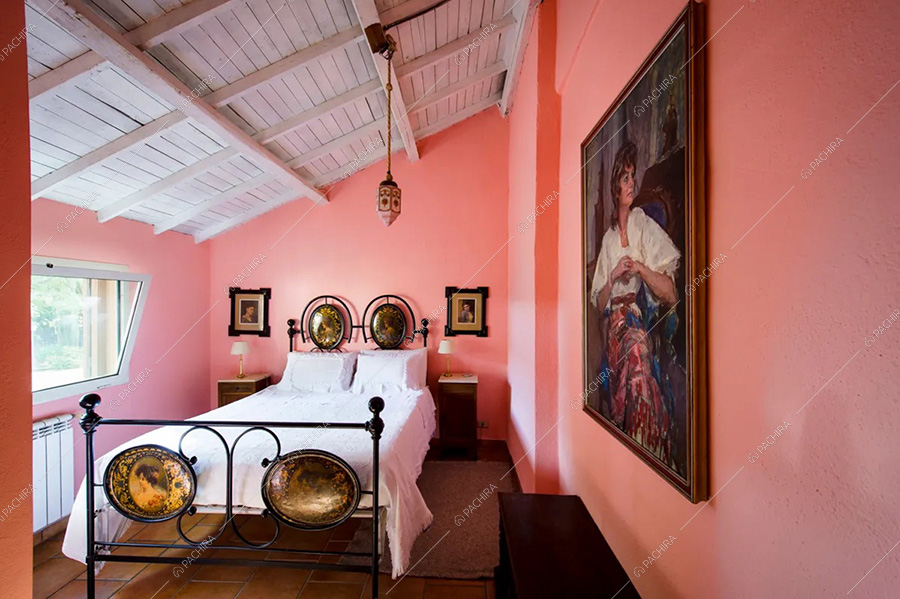 Camera da letto della dimora storica Elbe, location in stile classico per shooting a Roma