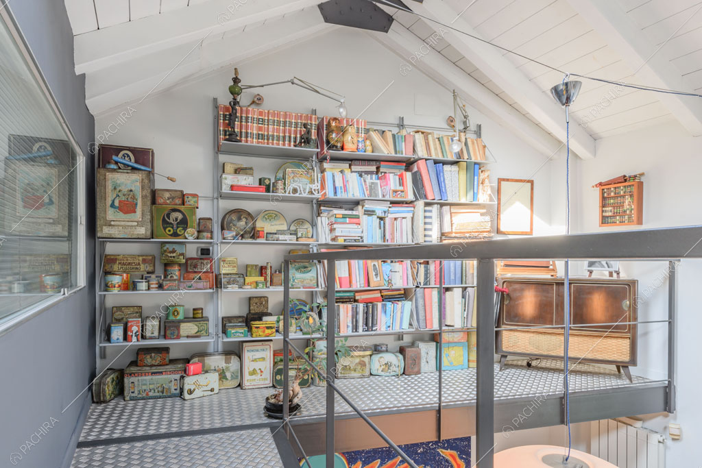 Libreria del loft Cascarilla, location in stile moderno a Milano