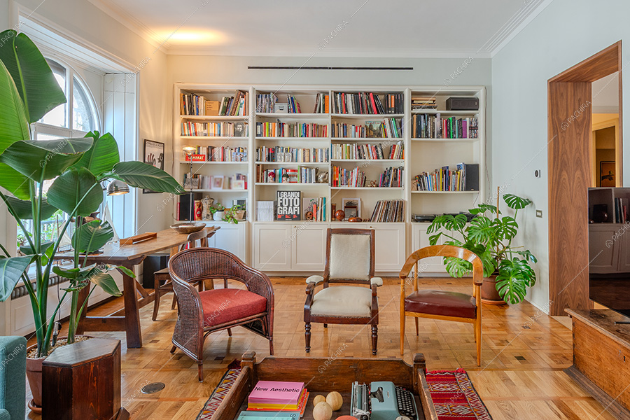 Salotto dell'appartamento moderno Coleo, location per shooting a Milano