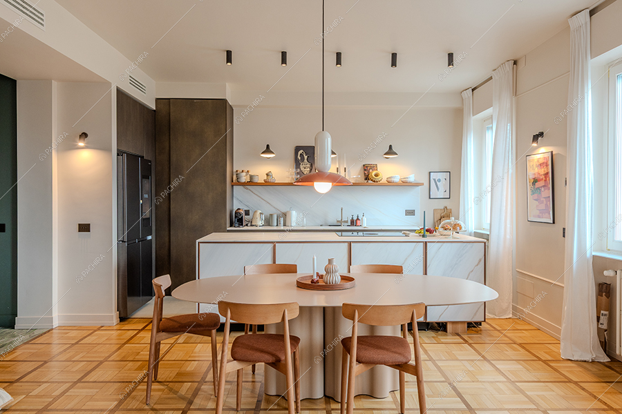 Cucina a vista dell'attico Celestina, location in stile contemporaneo a Milano