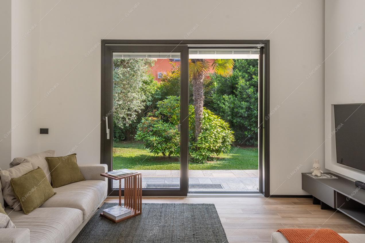 Salotto della villa Guadiana, location in stile moderno a Como