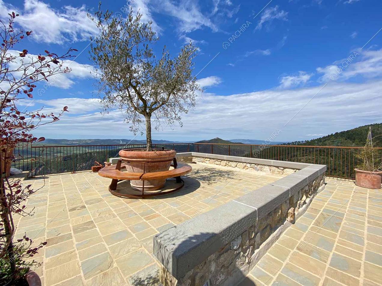 Terrazza del borgo Clematide, location in stile rustico a Pisa