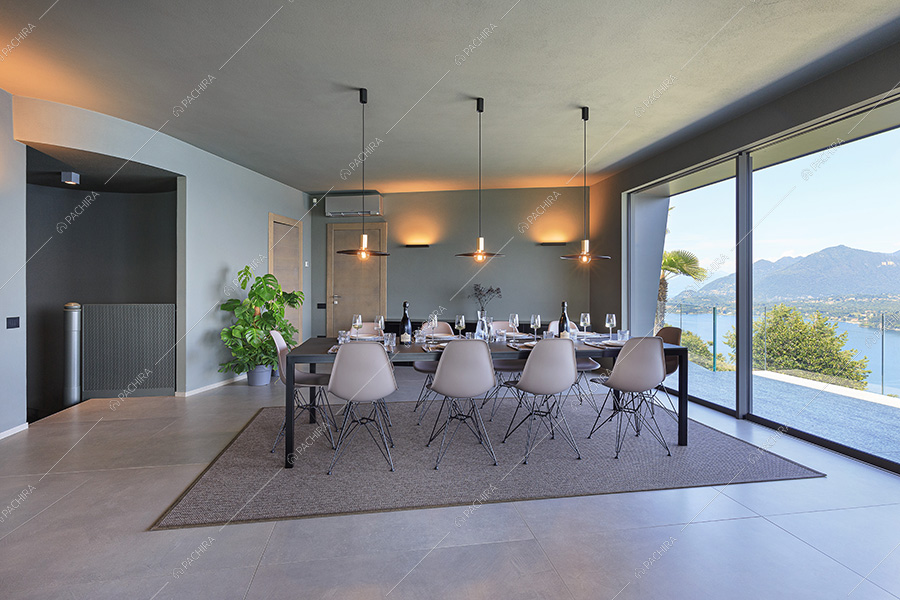 Sala da pranzo della villa moderna Cleome, location per shooting a Verbania