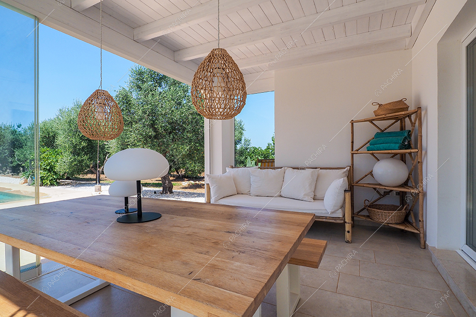 Veranda della villa Iolite, location in stile minimal a Brindisi