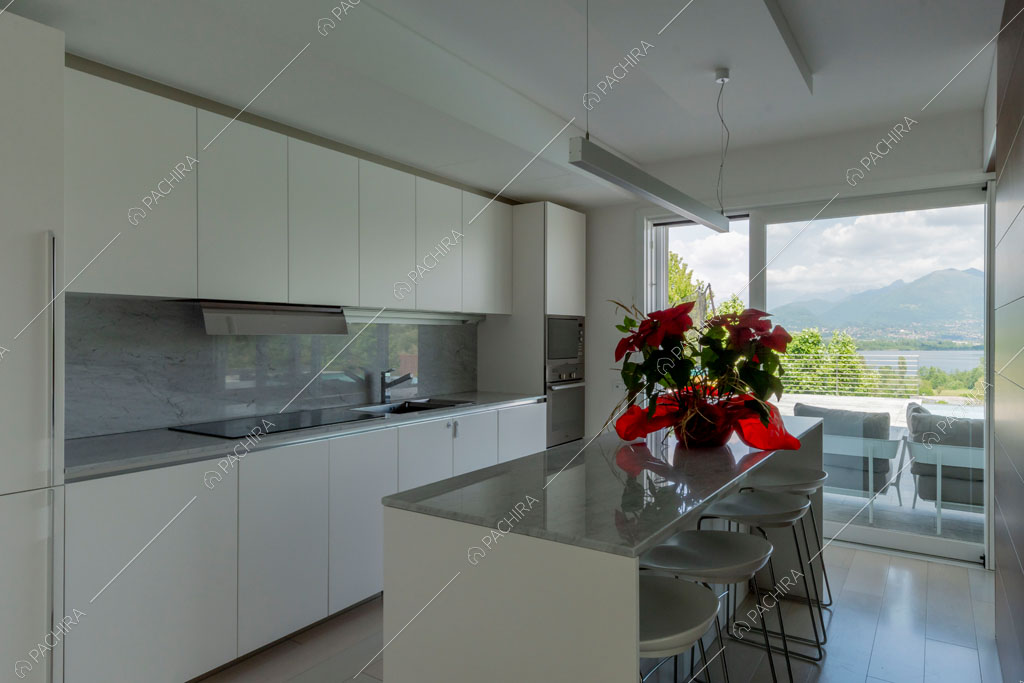 Cucina della villa Coral, location in stile contemporaneo a Como