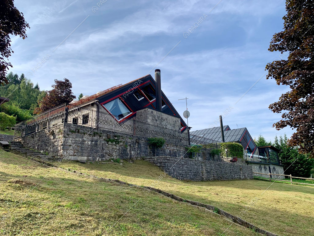 Esterni dello chalet Bulbine, location in stile moderno a Belluno