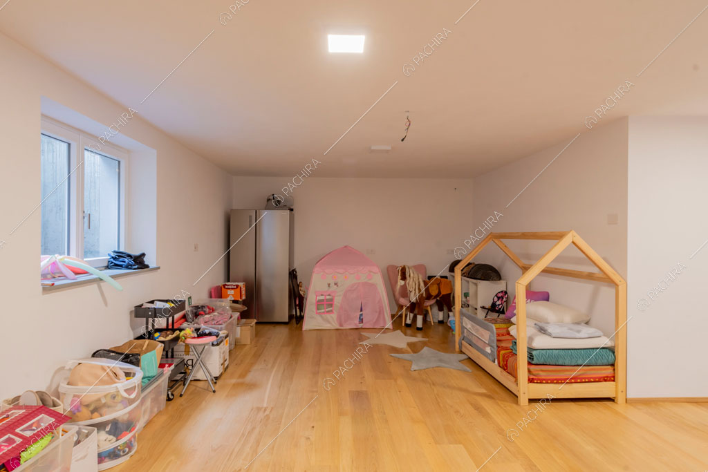 Camera da letto dei bambini della villa Amazonite, location in stile contemporaneo a Varese