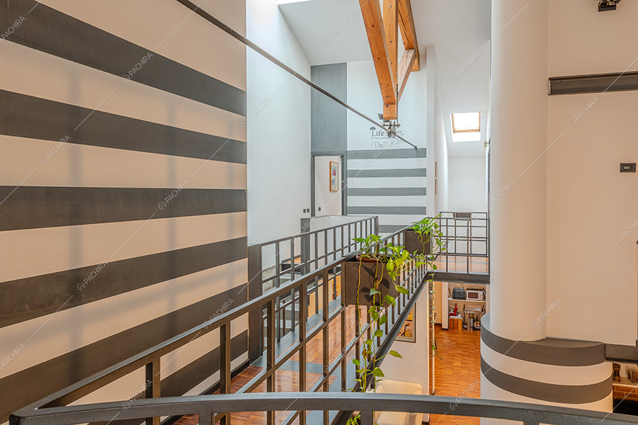 Soppalco del loft Kiku, location in stile moderno a Milano