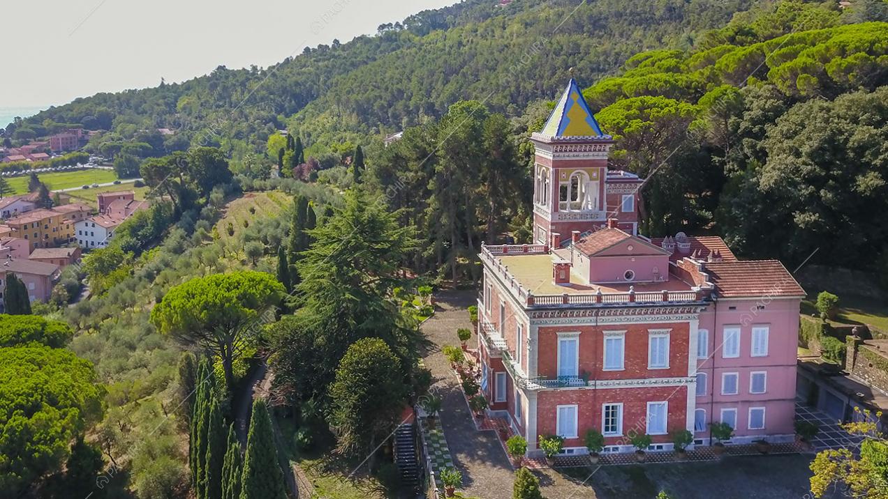 Esterni della dimora storica Irtis, location in stile classico a La Spezia