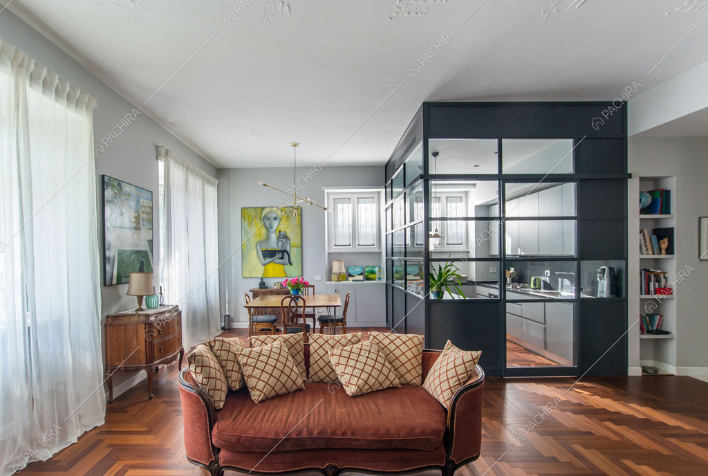 Zona living dell'appartamento Grifola, location in stile contemporaneo a Roma