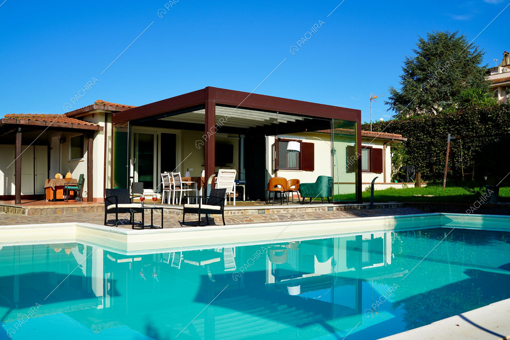 Piscina della villa Altun, location in stile contemporaneo a Roma