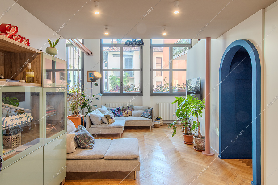 Salotto dell'appartamento Tonga, location in stile moderno a Milano