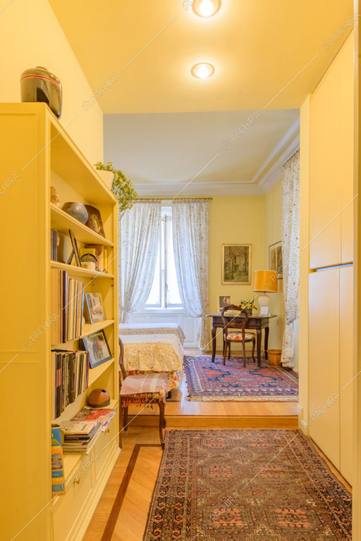 Camera da letto dell'appartamento Agazzino, location in stile classico a Milano