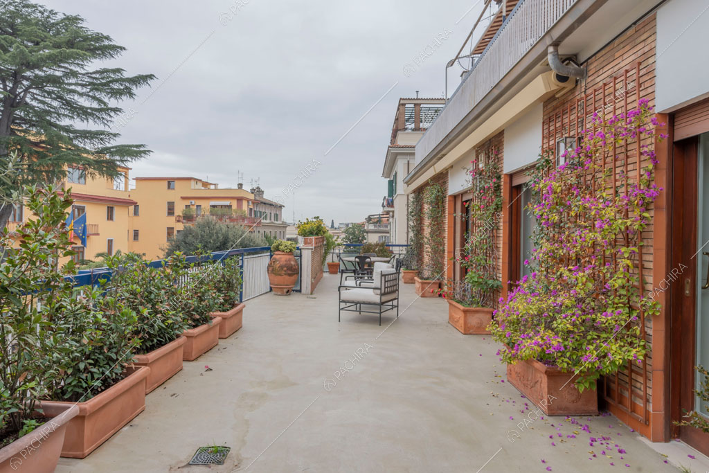 Terrazza dell'appartamento Mizuna, location in stile contemporaneo a Roma