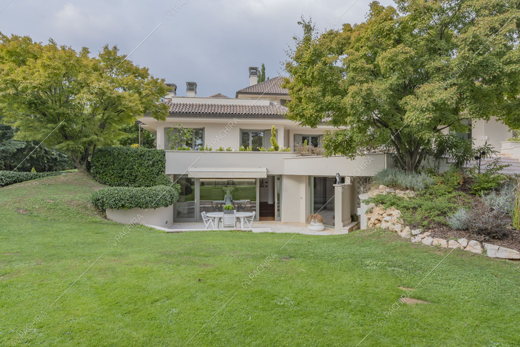 Vista sulla villa Bris, location in stile contemporaneo a Torino