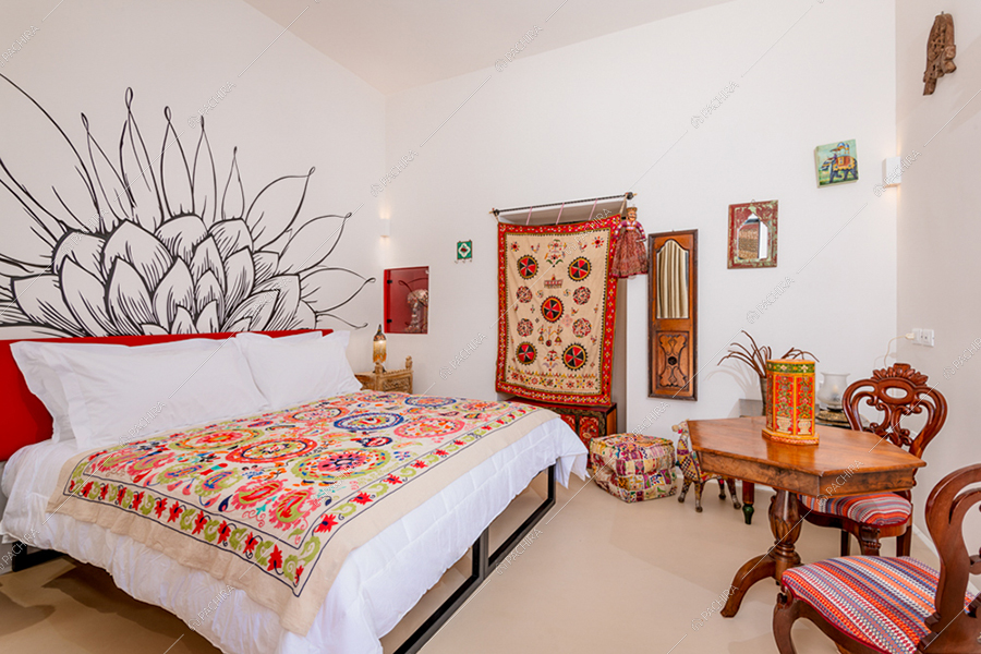 Camera da letto della masseria Chinook, location in stile contemporaneo a Lecce