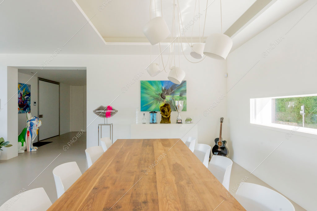 Zona pranzo della villa Columbia, location in stile moderno a Como
