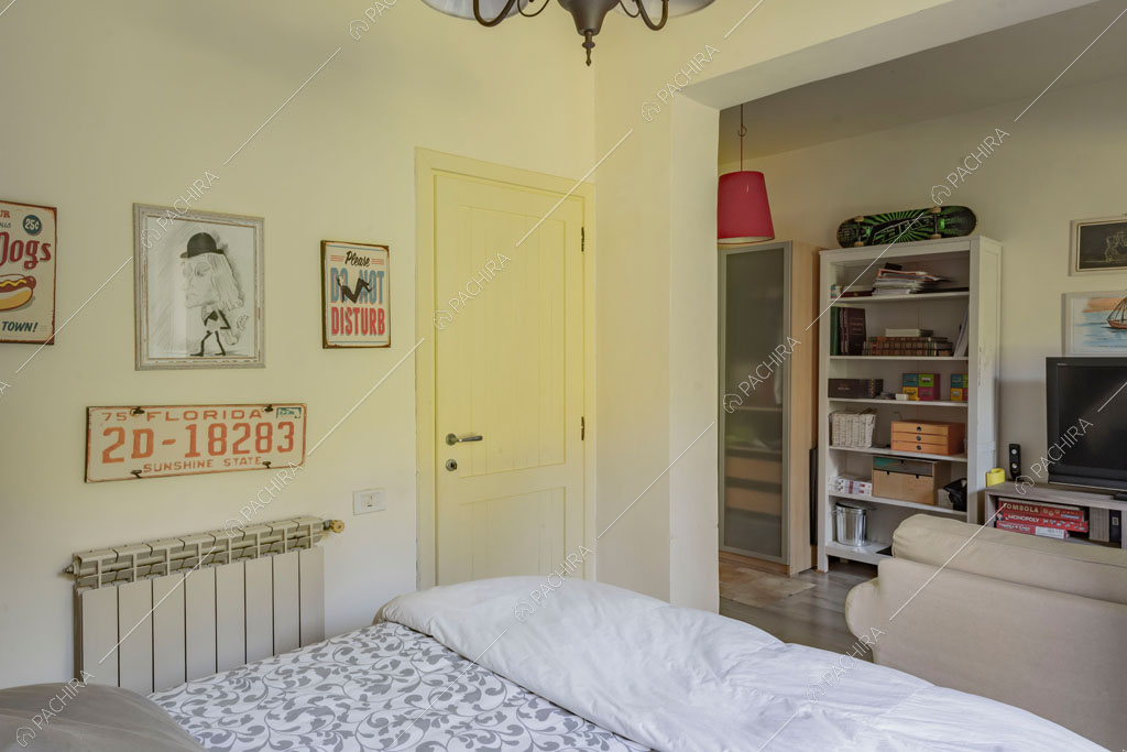 Letto matrimoniale della location Aliseo, villa in stile contemporaneo a Roma