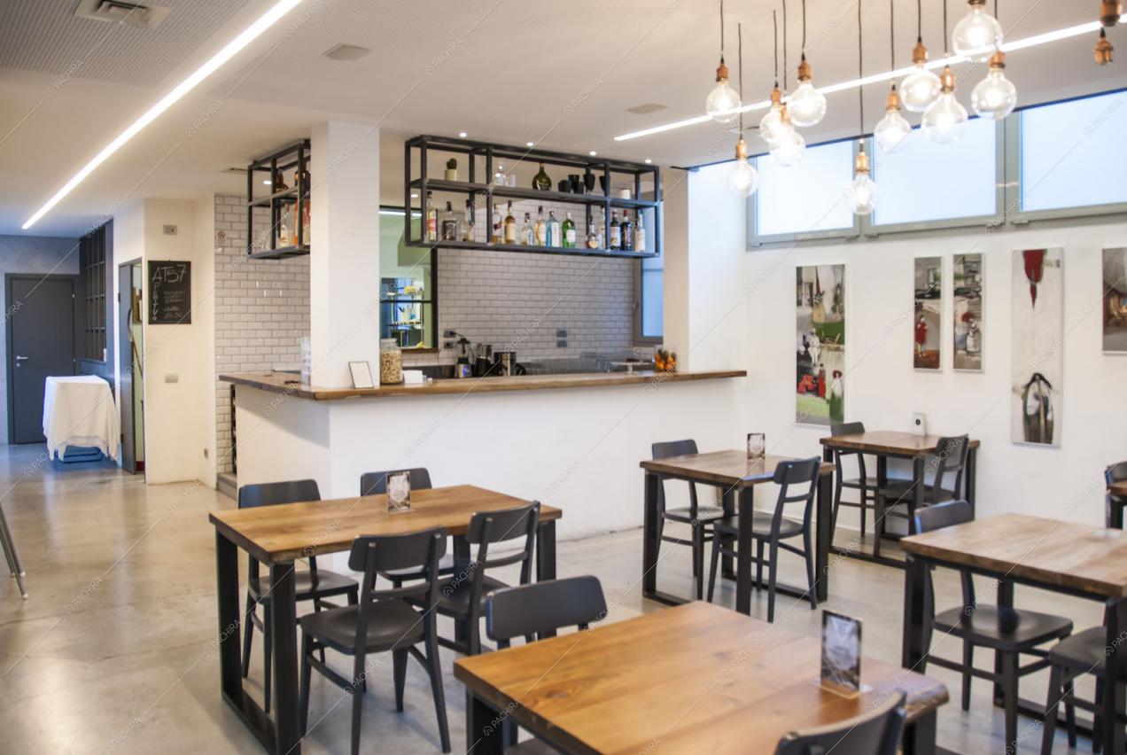 Vista sulla cucina del locale