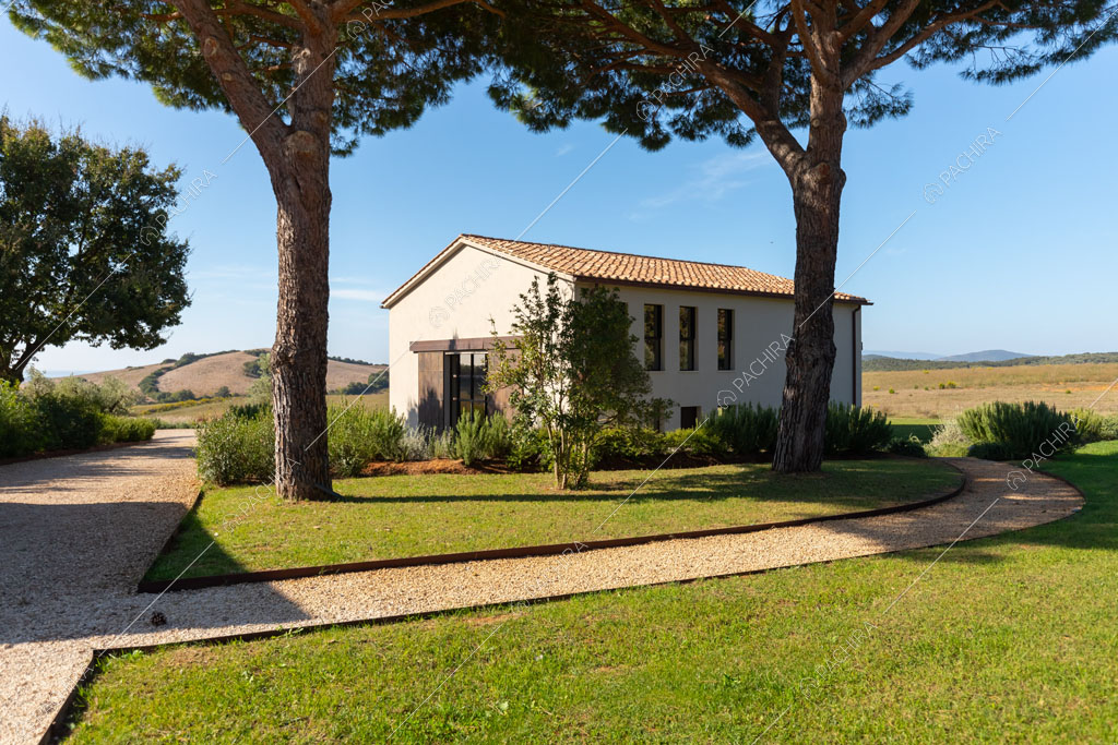 Esterni della villa Gypsum, location in stile moderno a Grosseto