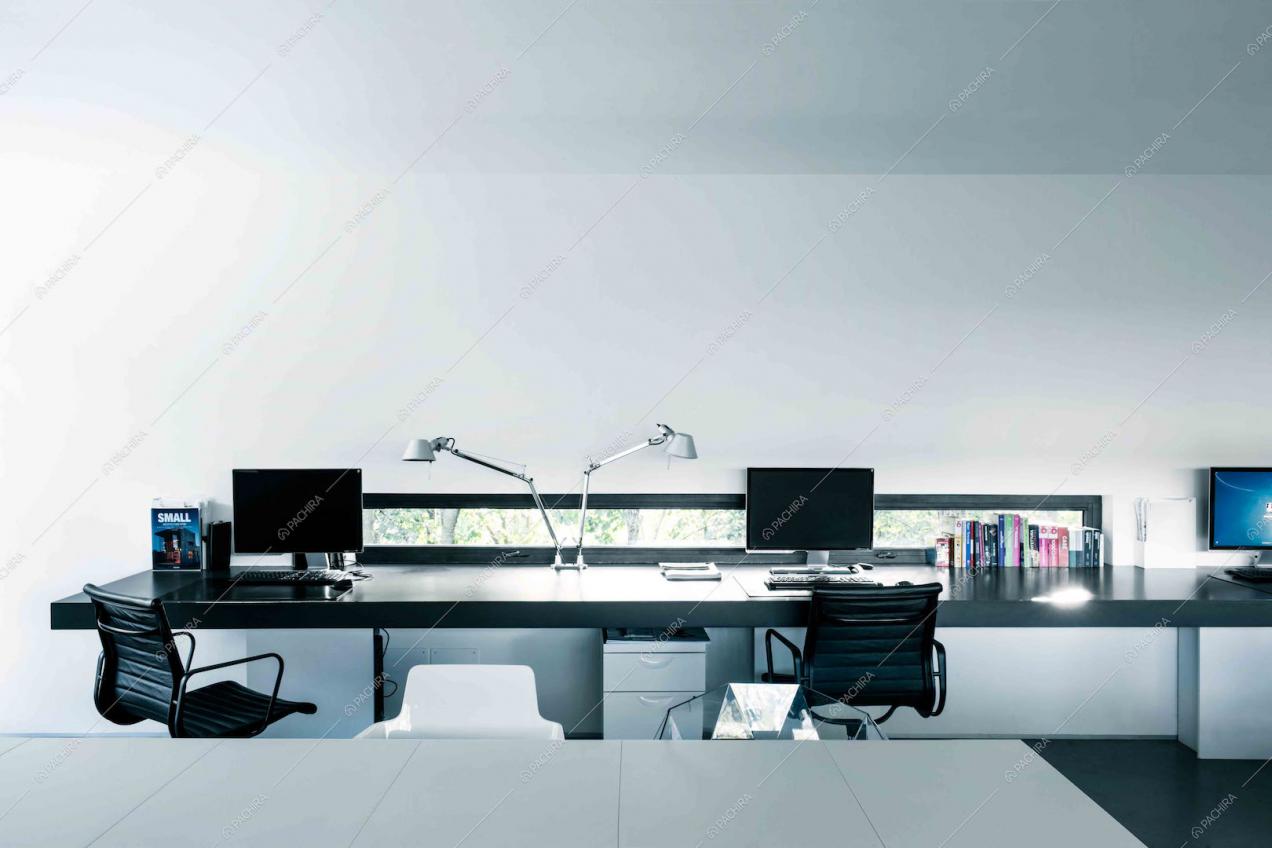 Studio con doppia scrivania