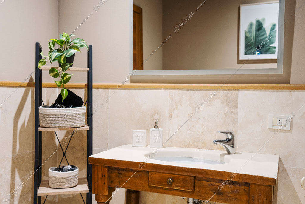 Bagno della villa Variscite, location in stile moderno a Firenze