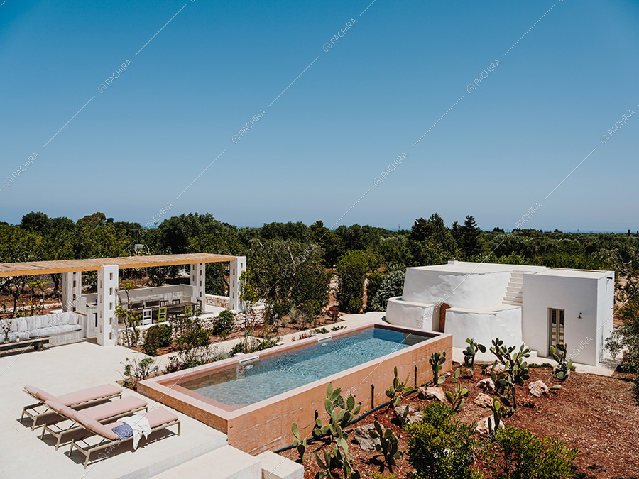 Esterni della villa Wahiba, location contemporanea per shooting a Brindisi
